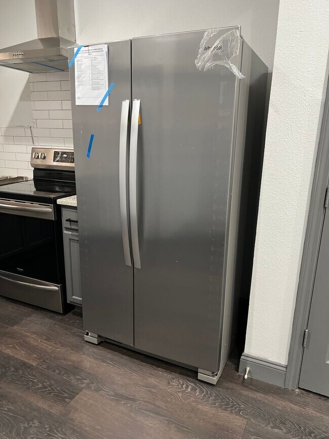 Building Photo - Dignowity Remodeled 3 bedroom 2 bath