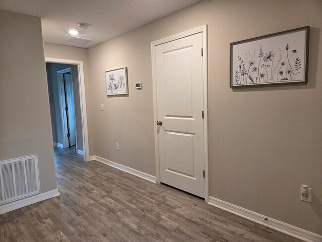 Building Photo - 9705 Pembrooke Pines Dr