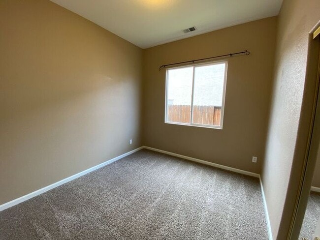 Building Photo - Beautiful 3 Bedroom + 1 FLEX ROOM Single Story House in South Meadows Reno
