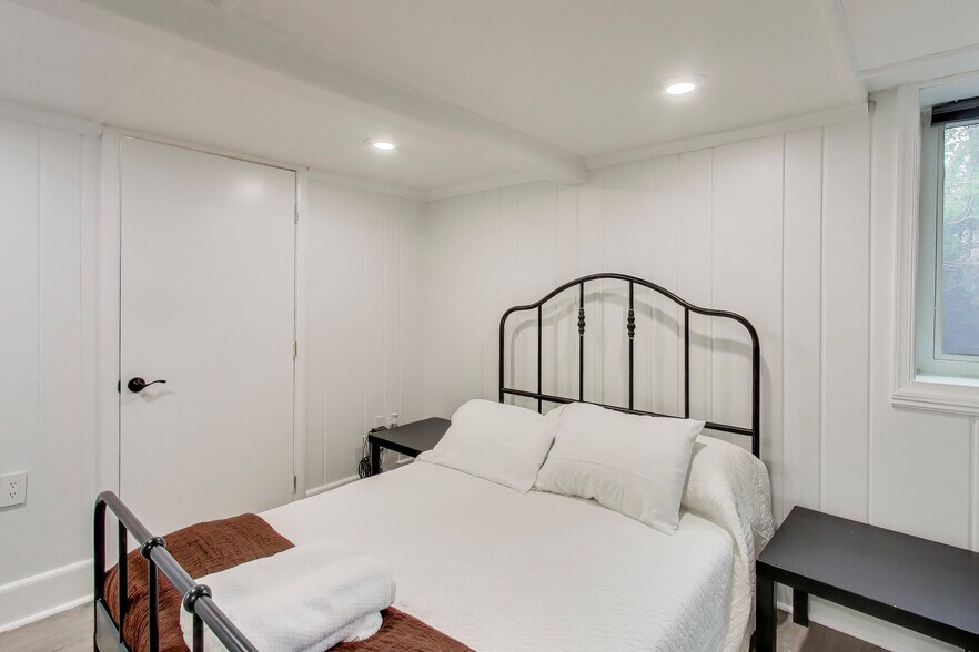 Building Photo - 4414 Volta Pl NW