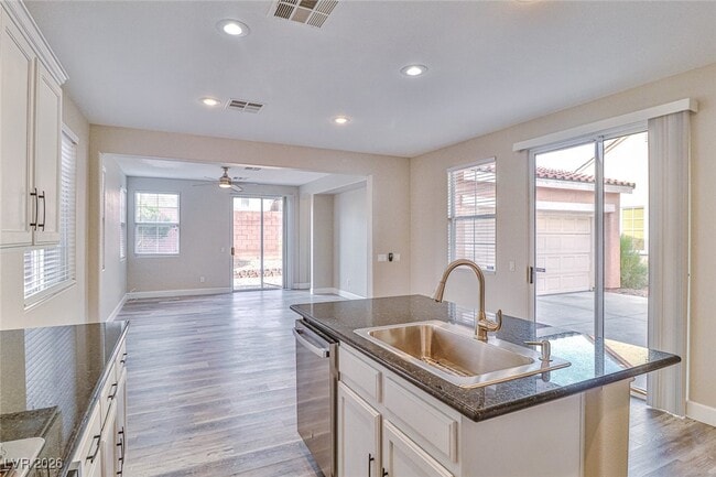 Building Photo - 2387 Brunswick Bay St