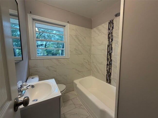 Building Photo - 109 Scarlett Dr