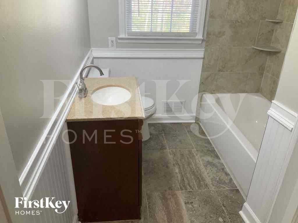 Building Photo - 518 Rebecca St