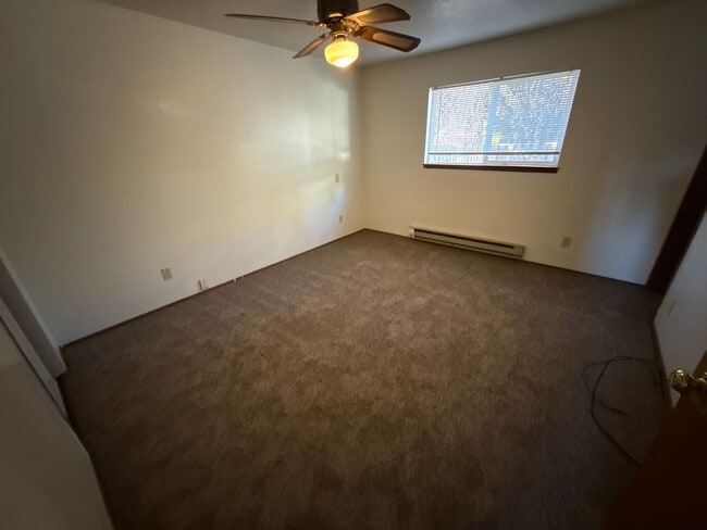 Building Photo - NE 3 Bdrm House, 2 Bath, New Carpet & Pain...