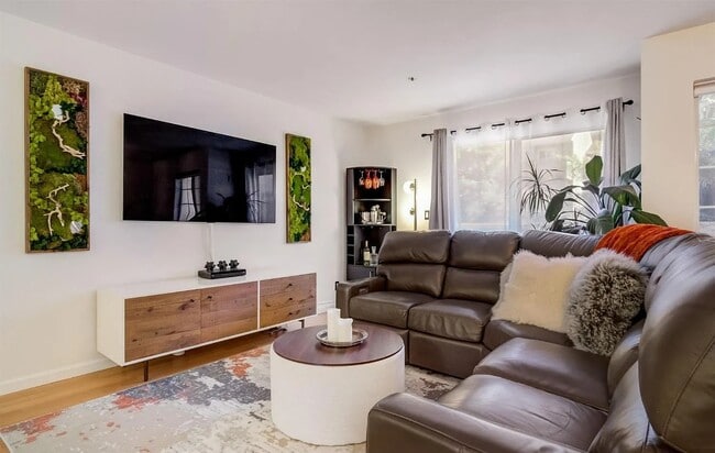 Building Photo - 1021 San Luis Cir