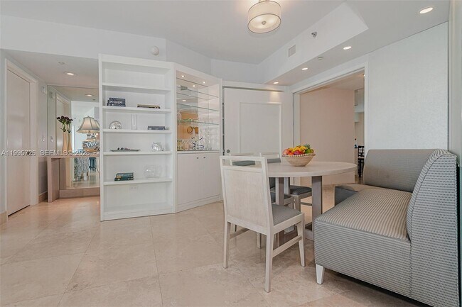 Building Photo - 1000 South Pointe Dr