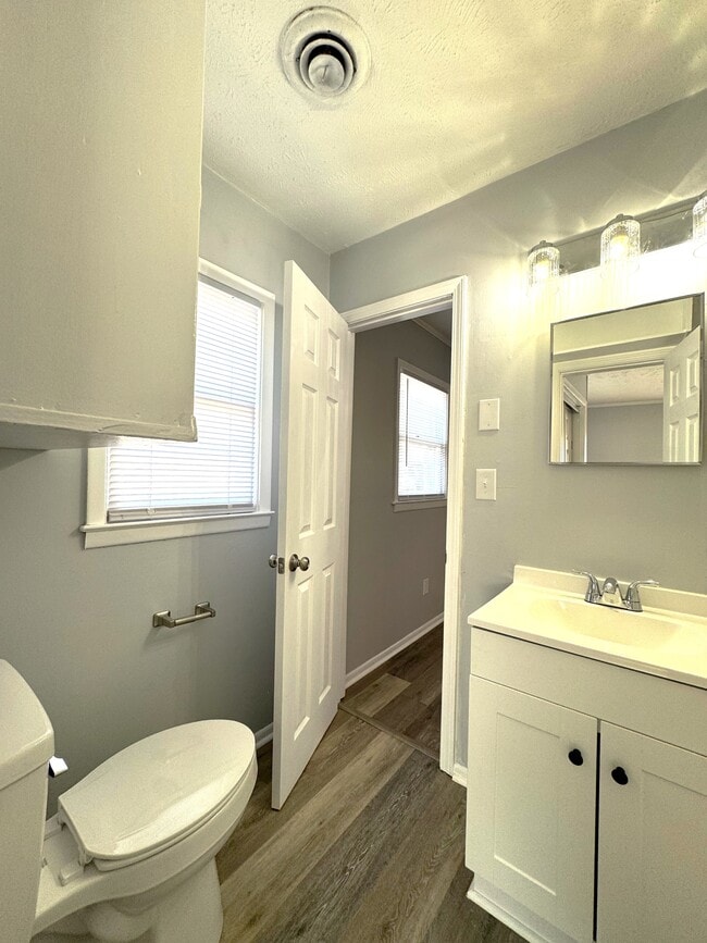 Building Photo - 608 22nd Ave N