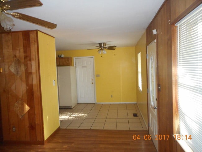 Building Photo - 2115 Flipper St
