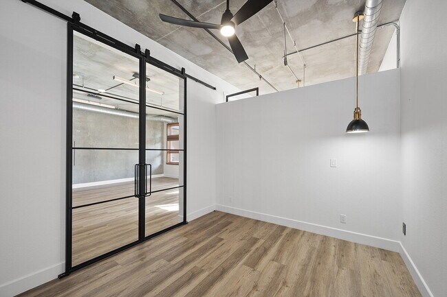 Building Photo - $3,695 - 1 Bed + Den / 1.5 Bath Condo at Parkloft Residence in Downtown San Diego