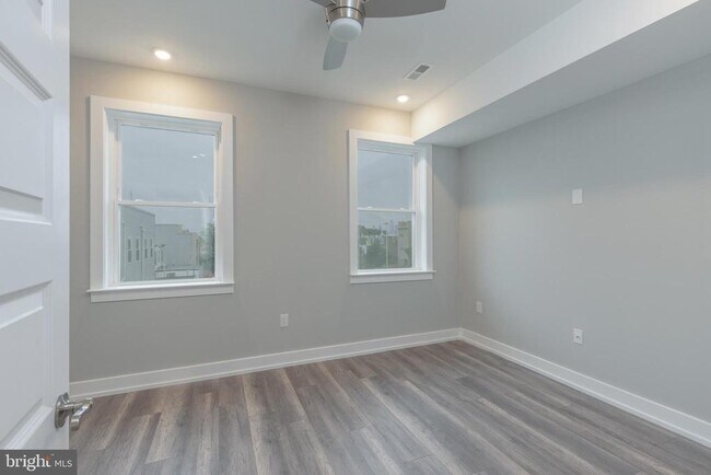 Building Photo - 143 W Huntingdon St