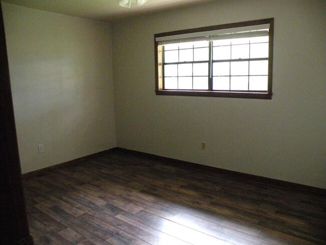 Building Photo - 785 Bader Dr