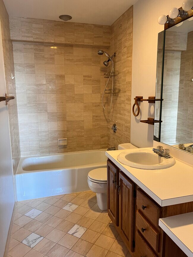 Building Photo - 500 Washington St