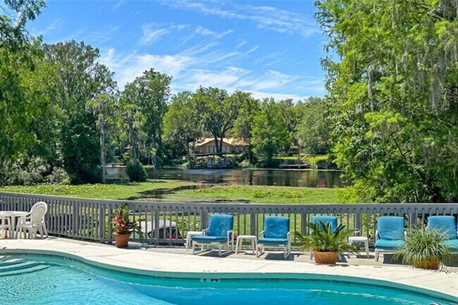 Building Photo - 20800 River Dr