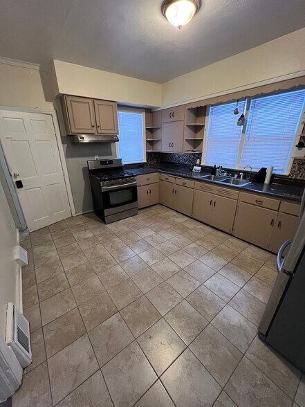 Building Photo - 2636 N Richards St