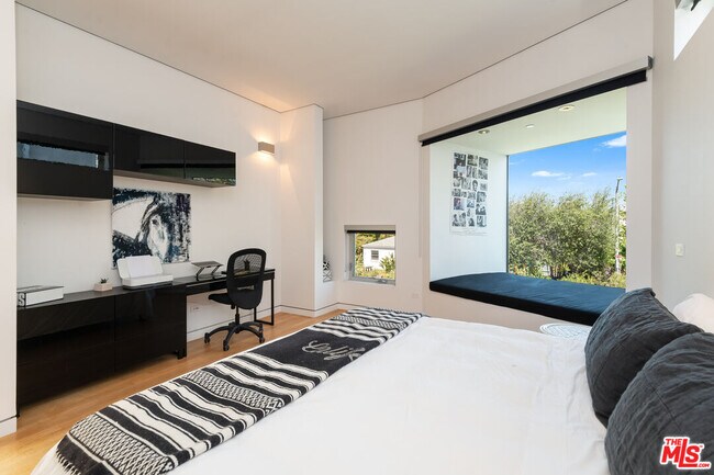 Building Photo - 716 Brooks Ave