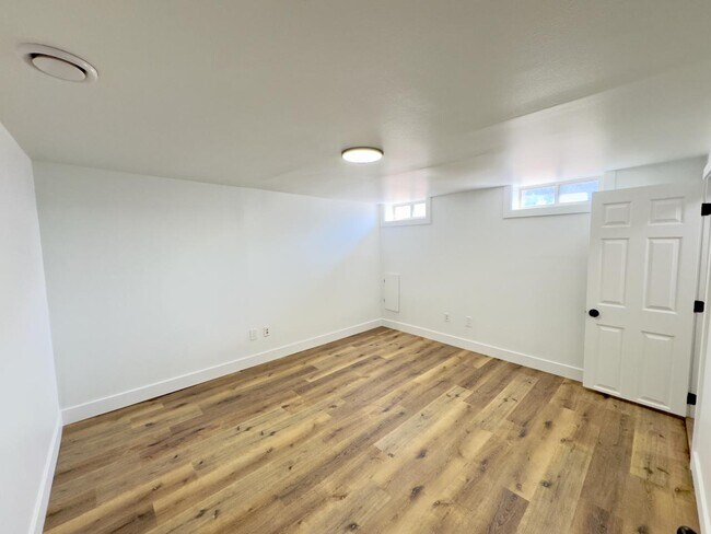 Building Photo - 1657 N 400 W