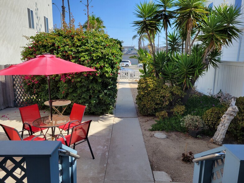 Building Photo - 1245 W Balboa Blvd