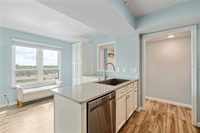 Building Photo - 2617 Cove Cay Dr