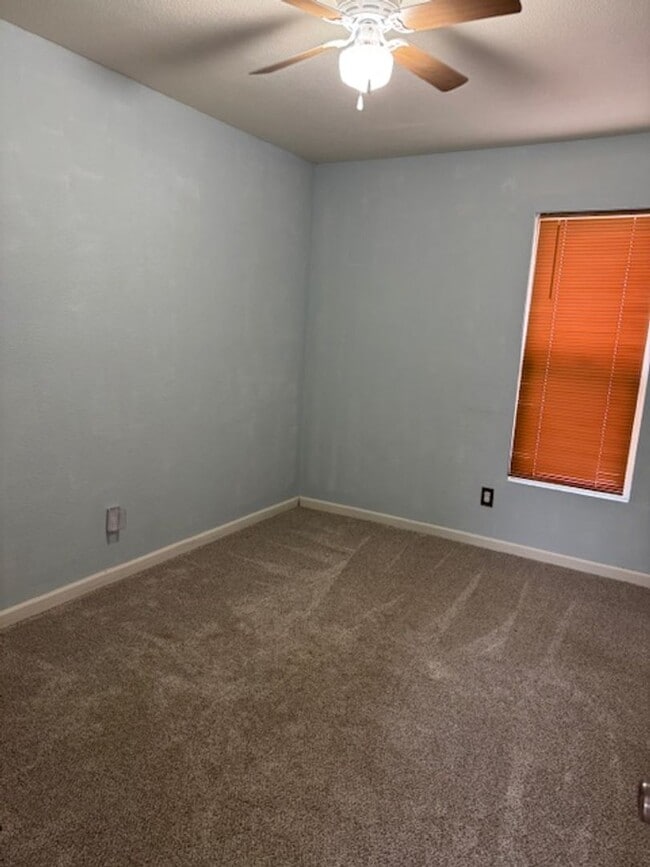 Building Photo - ALL PROSPECTIVE TENANTS MUST SUBMIT A $58 ...