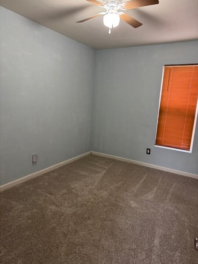 Building Photo - ALL PROSPECTIVE TENANTS MUST SUBMIT A $58 NON-REFUNDABLE APPLICATION FEE PER APPLICANT ONLINE AND...