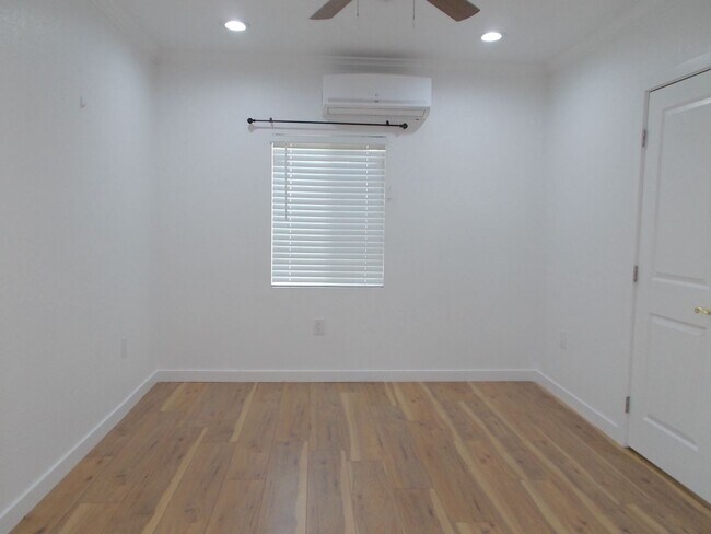 Building Photo - 245 N 23rd St