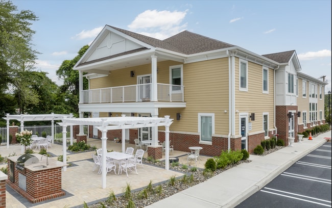 Building Photo - Luxury 1- & 2-Bedroom Apartments in Paramu...