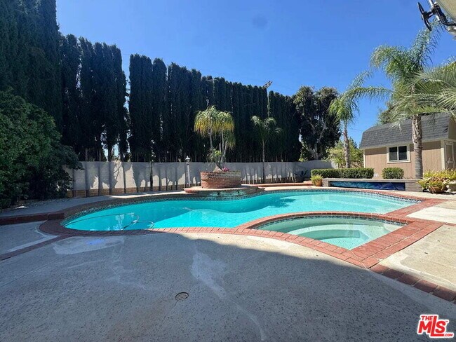 Building Photo - 7814 Woodhall Ave