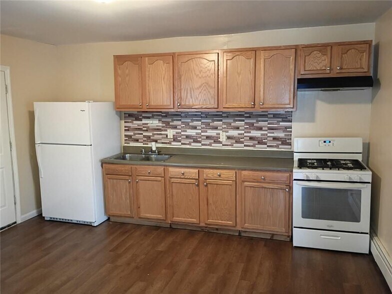 Building Photo - 278 Sayles St