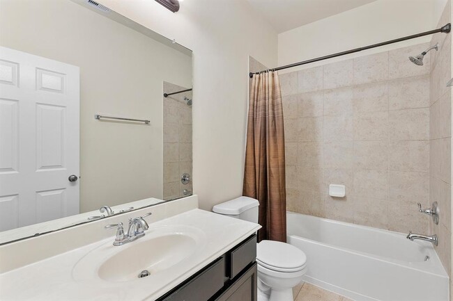 Building Photo - 16911 Savannah Park Dr