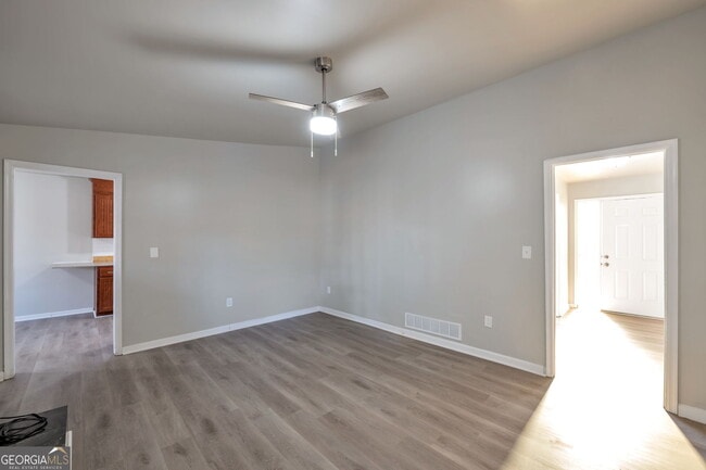 Building Photo - 1870 Sandgate Cir SW