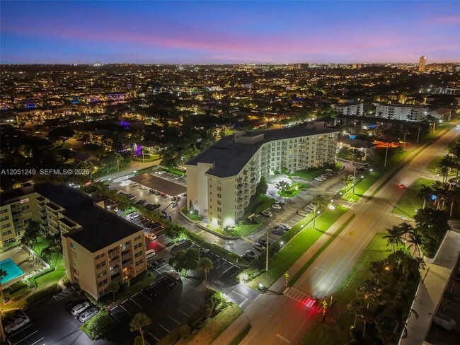 Building Photo - 2851 S Ocean Blvd