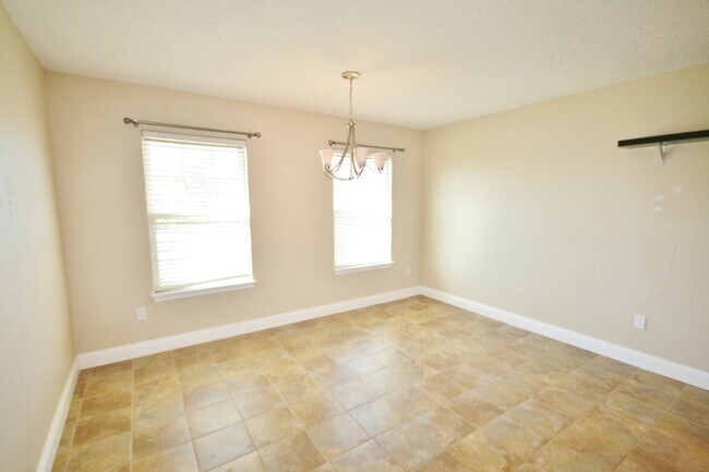 Building Photo - Stunning 3 Bed Brick Home! Zia School District !