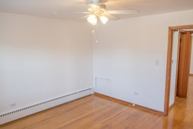 Building Photo - 5520 S Pulaski Rd