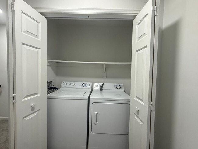 Building Photo - Virginia Beach Townhouse