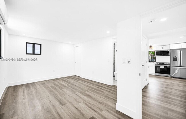 Building Photo - 1805 SW 4th St