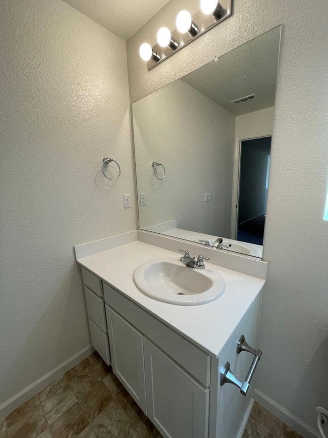 Building Photo - Westlake Village Greens - 3bd/2ba Natomas ...