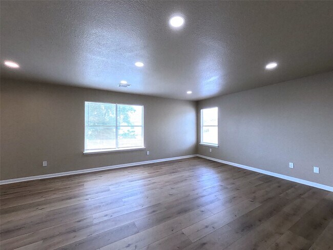 Building Photo - 17107 Westminster Village Ct