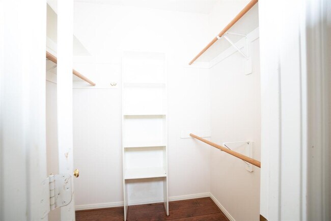 Building Photo - 1626 Maryvale Dr