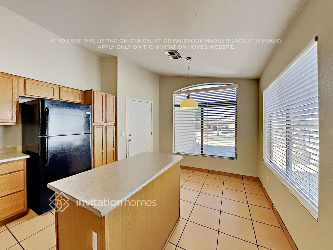 Building Photo - 1035 W 22nd Ave