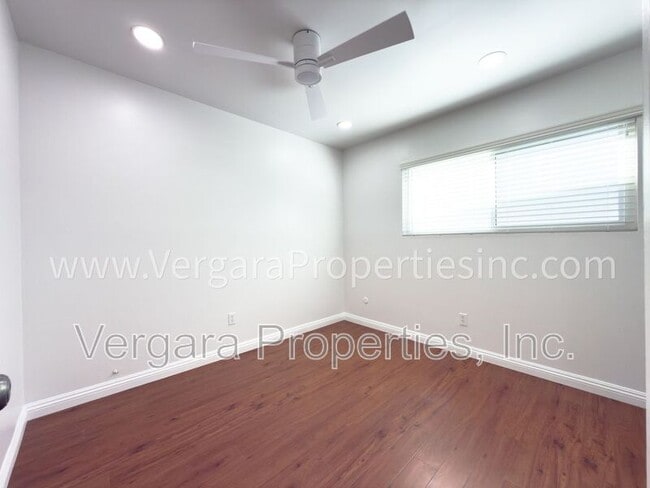 Building Photo - 18012 Manhattan Pl