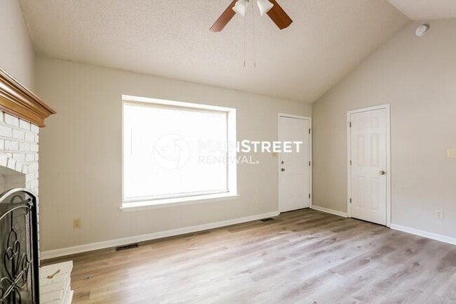 Building Photo - 3 Bedroom Pet-Friendly Home in BLUE SPRINGS, MO with Main Street Renewal