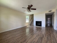 Building Photo - Charming Townhome