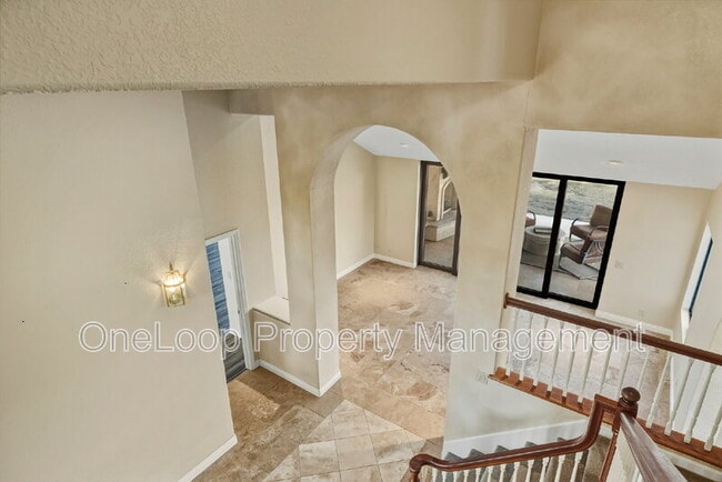 Building Photo - 493 Summerhill View