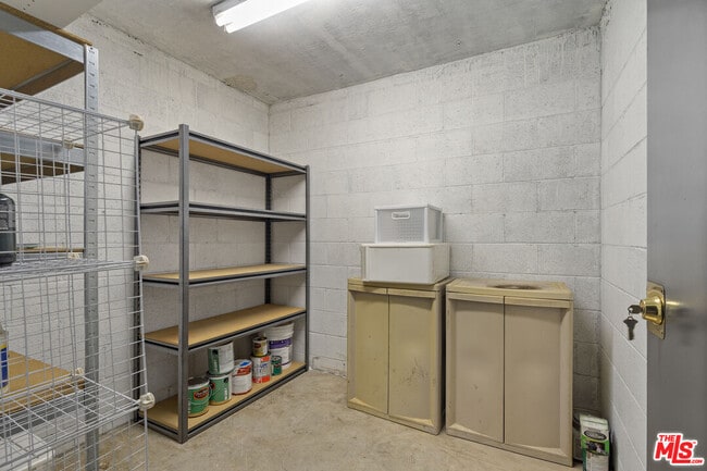 Building Photo - 1225 Armacost Ave