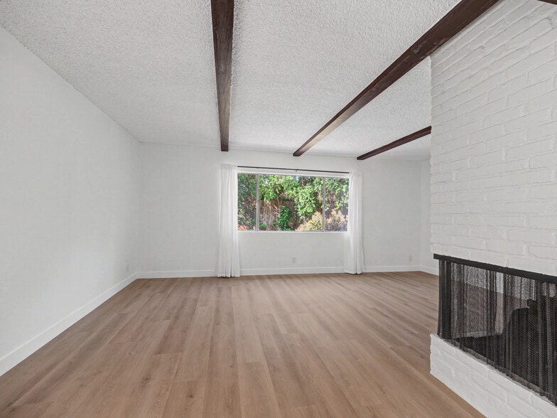 Building Photo - 4413 Canoga Dr