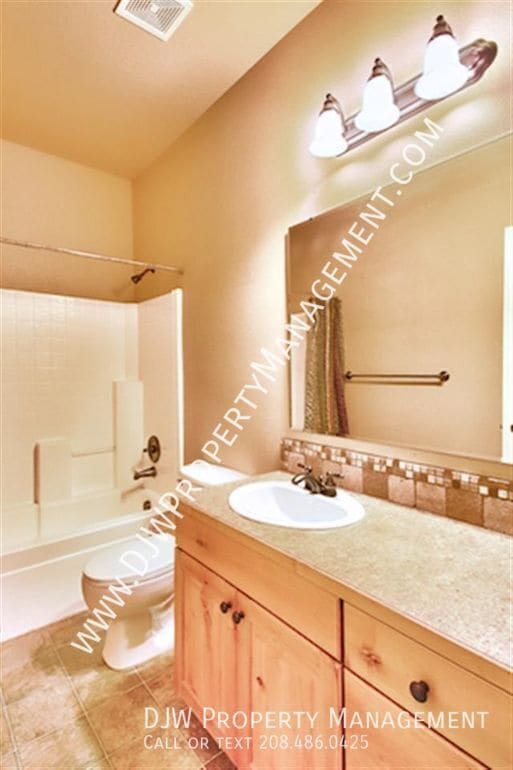 Building Photo - 2734 E Romeo Dr
