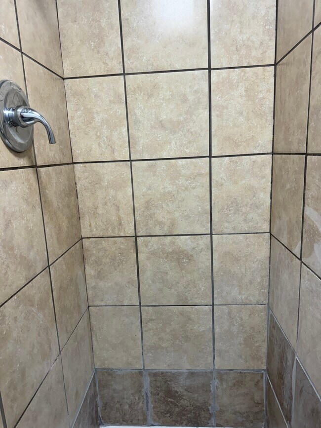 Building Photo - 409 Clayton St