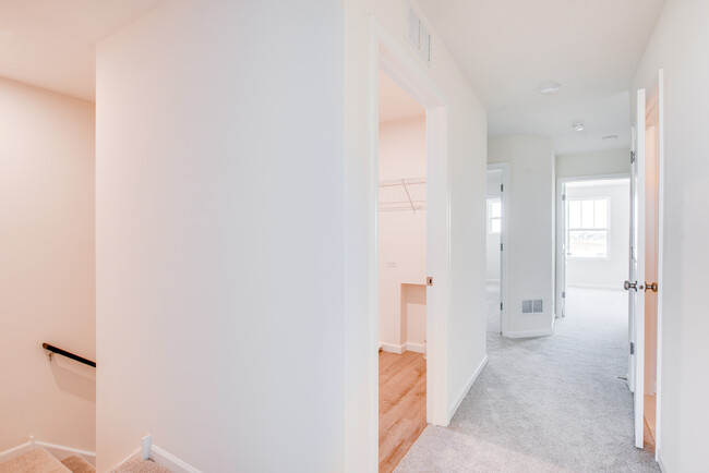 Building Photo - 2287 Ryegrass Ln