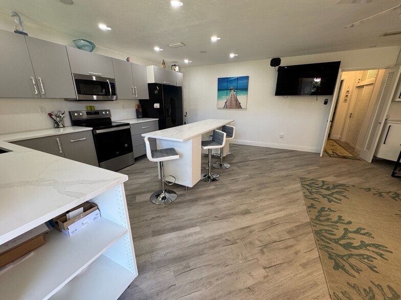 Building Photo - 930 Osceola Dr