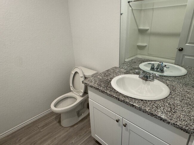 Building Photo - Far west gorgeous townhome ready for move in.